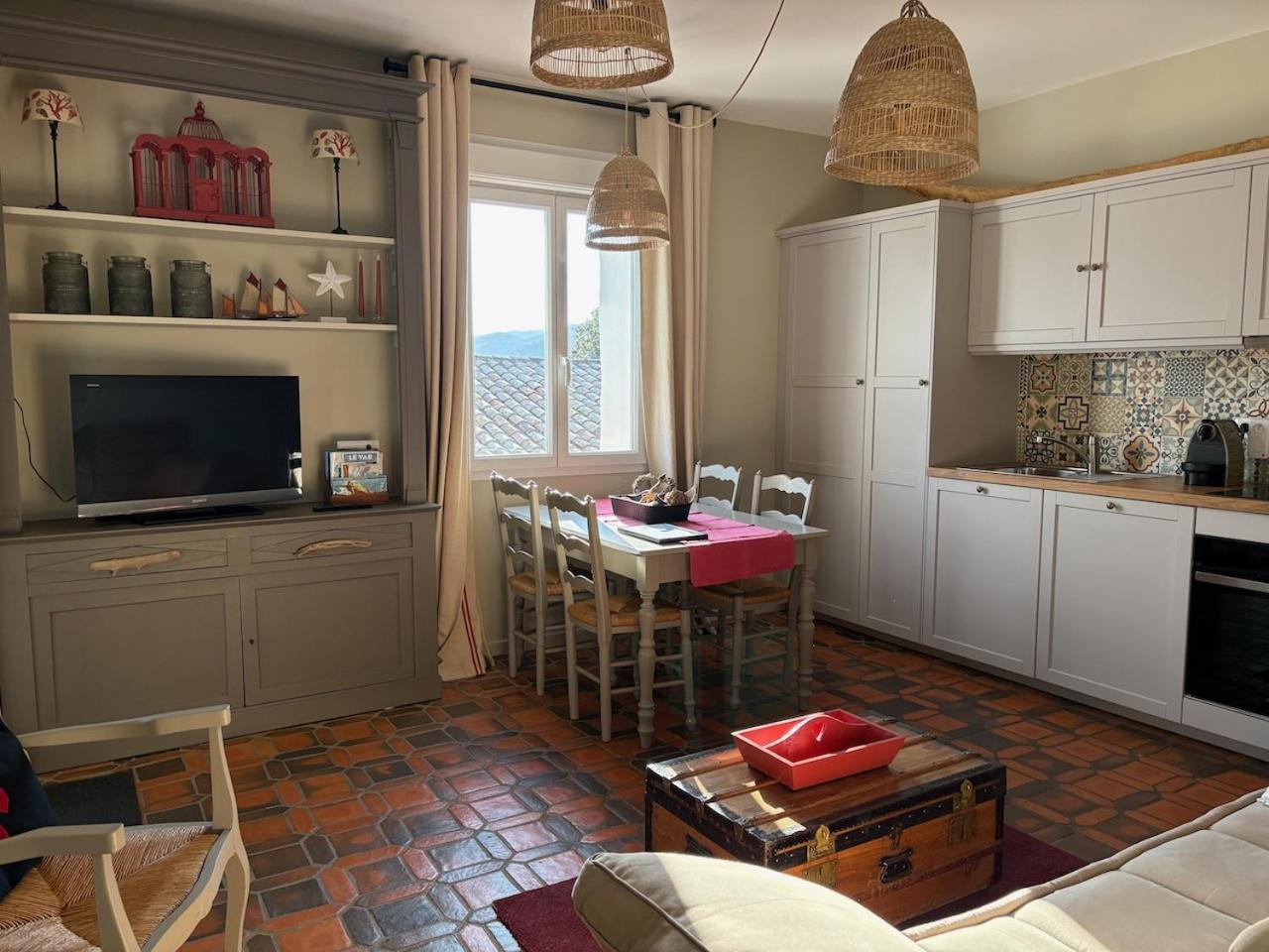 グリモー Les Aurochs Bed & Breakfast エクステリア 写真